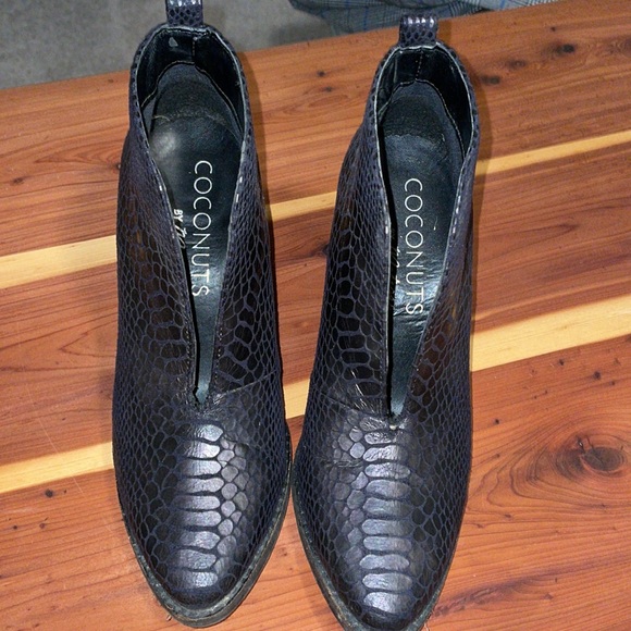 Coconuts by Matisse size 7 Booties - Picture 3 of 6